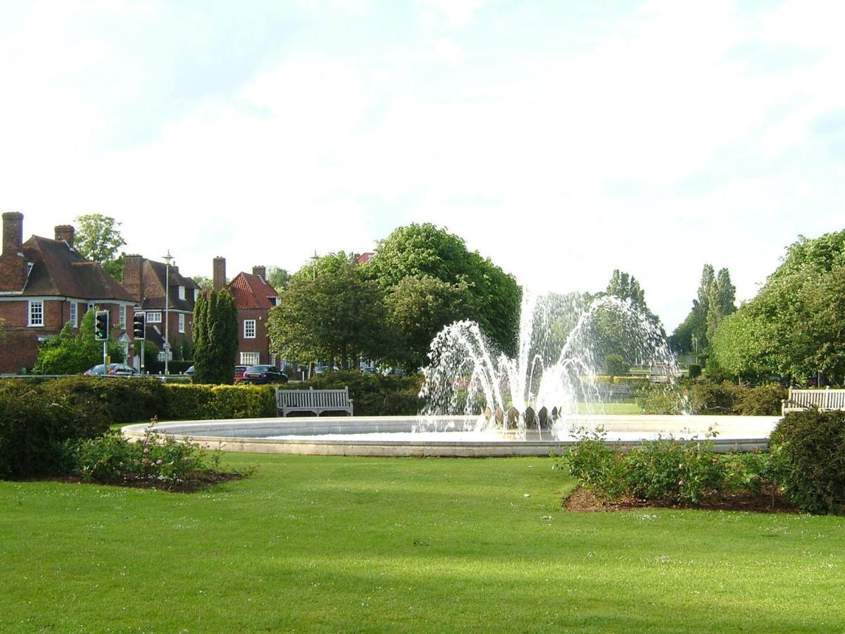 Lovely House In Welwyn With Garden And Off Road Parking Welwyn Garden City Luaran gambar